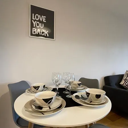 Stunning 2-bed In With Parking