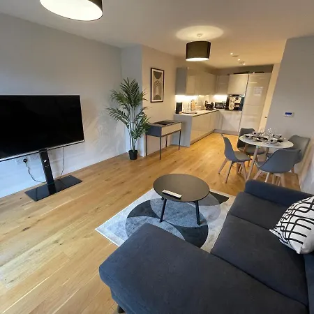 Апартаменты Stunning 2-bed In With Parking
