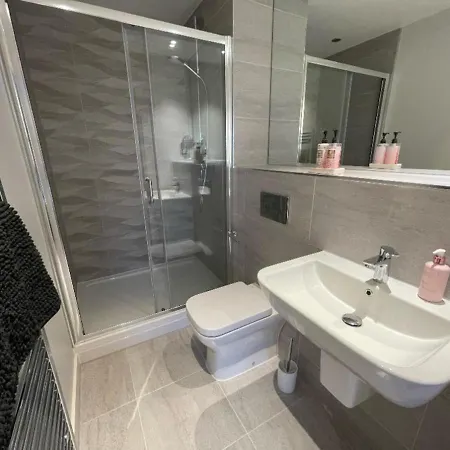 Stunning 2-bed In With Parking Apartment Bristol