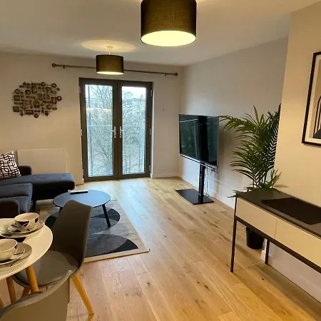 Stunning 2-bed In With Parking * Bristol