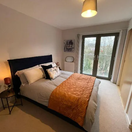 Stunning 2-bed In With Parking * Bristol