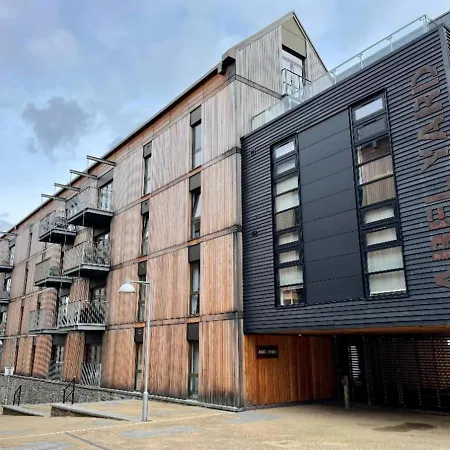 Stunning 2-bed In With Parking Apartment Bristol
