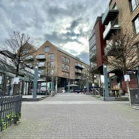 Stunning 2-bed In With Parking