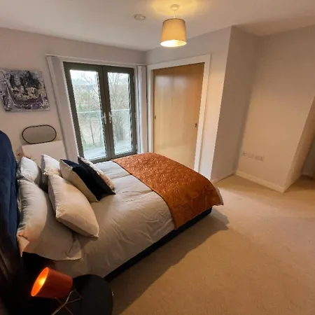 Stunning 2-bed In With Parking Apartment Bristol