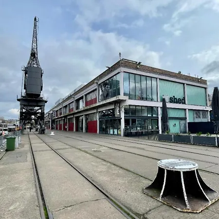 Stunning 2-bed In With Parking